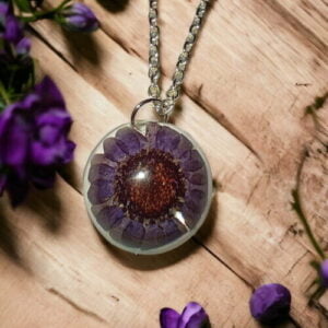 Charcoal Daisy Necklace - The Mytery in Dark #HandmadeJewellery Anniversary Gifts, Artwork, Birthday Gifts for Her, Botanical Jewellery, Botanical Necklace, Daisy Series, Eco-Friendly, Floral Jewellery, Floral Necklace, Flower Jewellery, Flower Necklace, Gifts for Mother, Gifts for Wife, Gifts for Women, Handcrafted, Handicrafts, Handmade, Jewellery, Mother's Day Gift Ideas, Nature Jewellery, Necklace, Online Jewellery Store, Resin Jewellery, Valentine's Day Gift